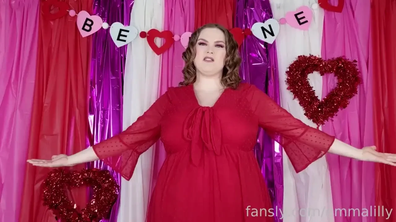 Your girlfriend is feeling self conscious about the outfit she picked 