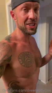 Let s explore this sweaty 6 4 body from my feet to my arm pits and