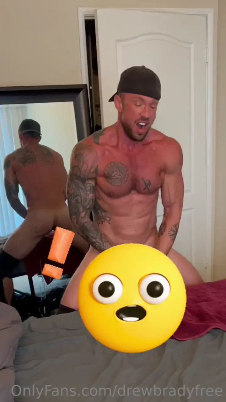 Time to show you how this perfect body pumps my cock into a clear 