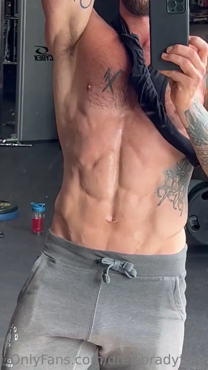 Fucking shredded do you like these veins 