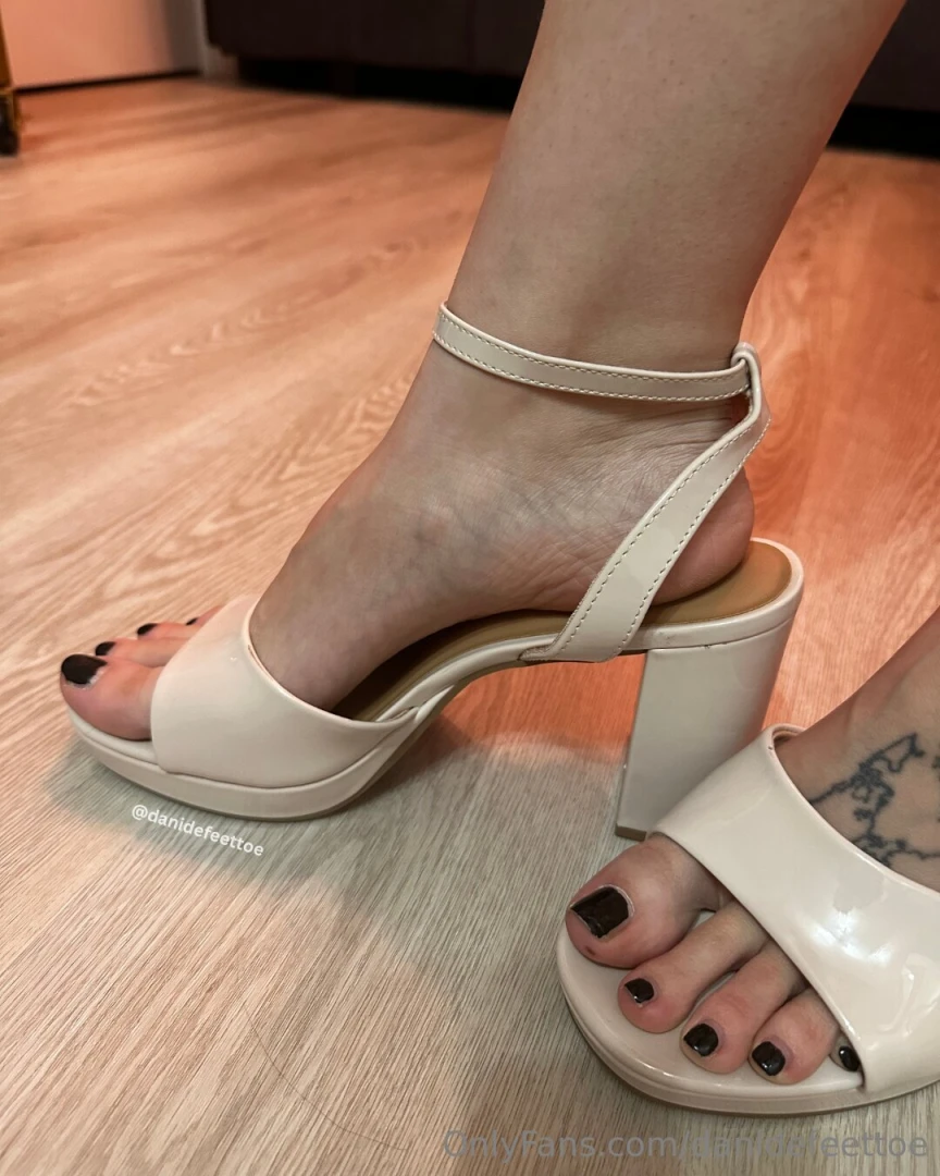 I love how these heels hug my arch 