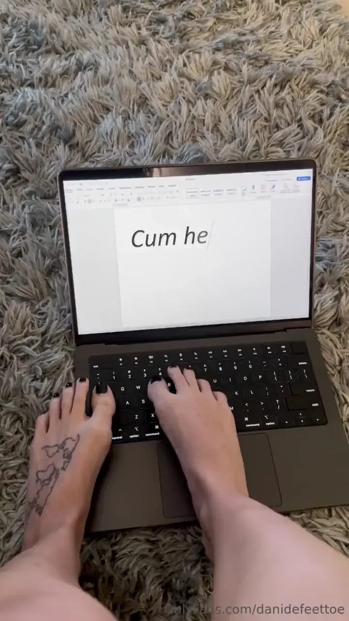 Hey world my name is dani defeettoe let s have some footy fun just a 