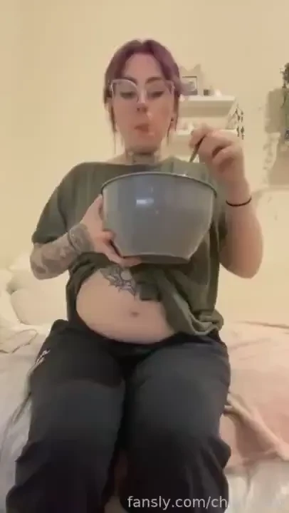 I love how a mixing bowl of noodles makes my belly grow 