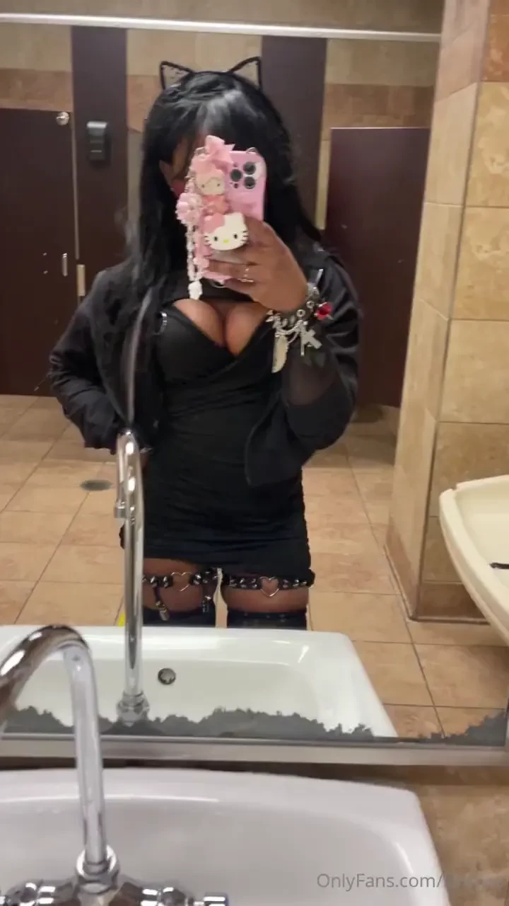 Hey guys got a lot of new seasonal holiday cosplay coming up so look 