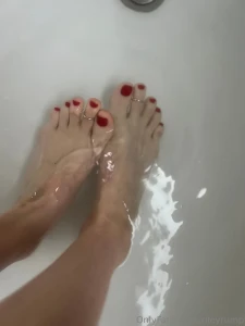I love soaking my feet in the bath would you help me clean them and part 2