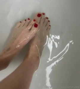I love soaking my feet in the bath would you help me clean them and part 4