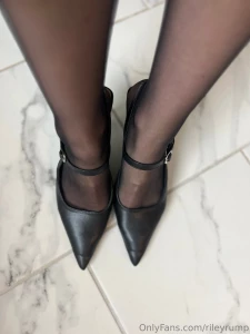 Heels and hose just screams sexy over 1 min video available showing part 4