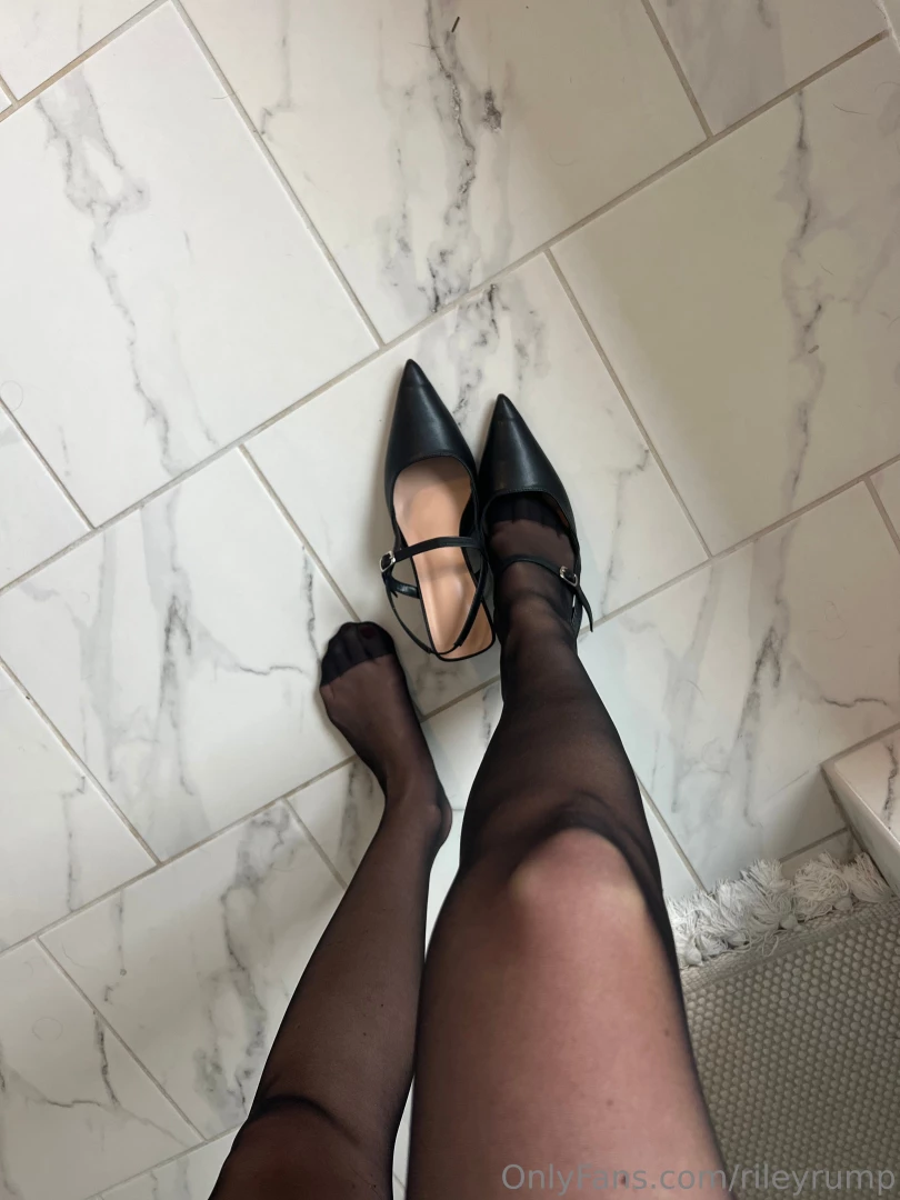 Heels and hose just screams sexy over 1 min video available showing part 6 