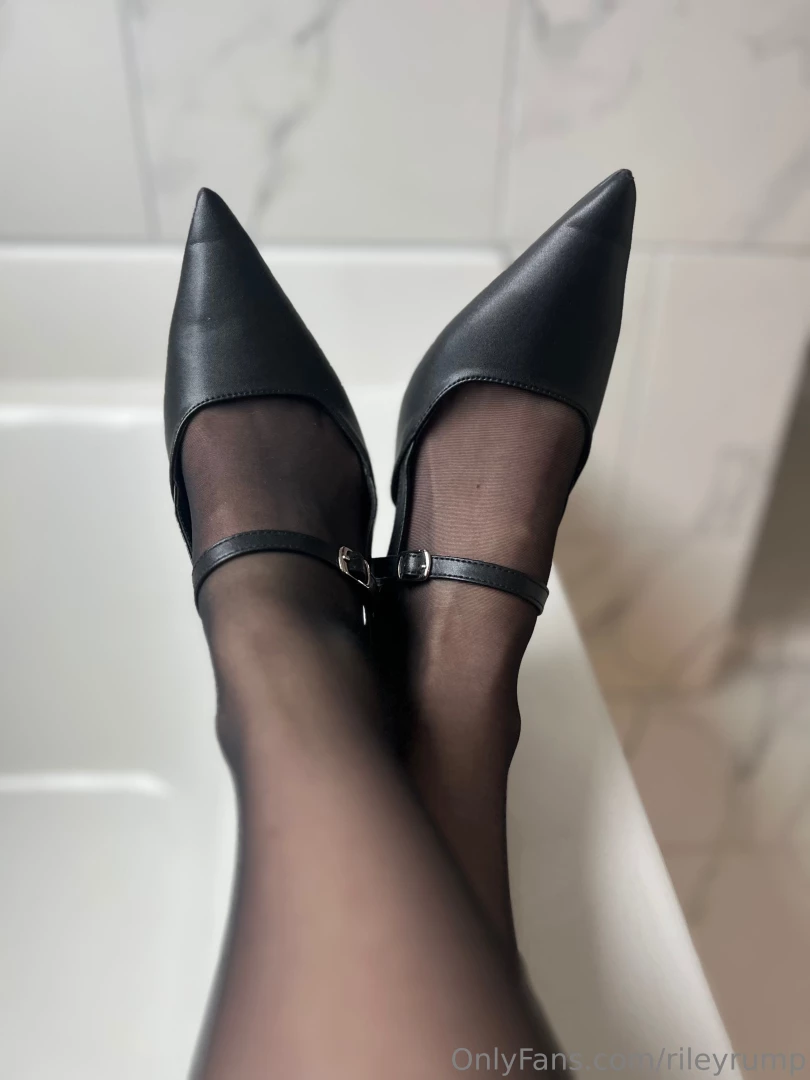 Heels and hose just screams sexy over 1 min video available showing part 3 