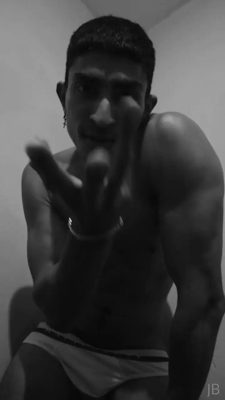 Com n and be crazy in love with me 