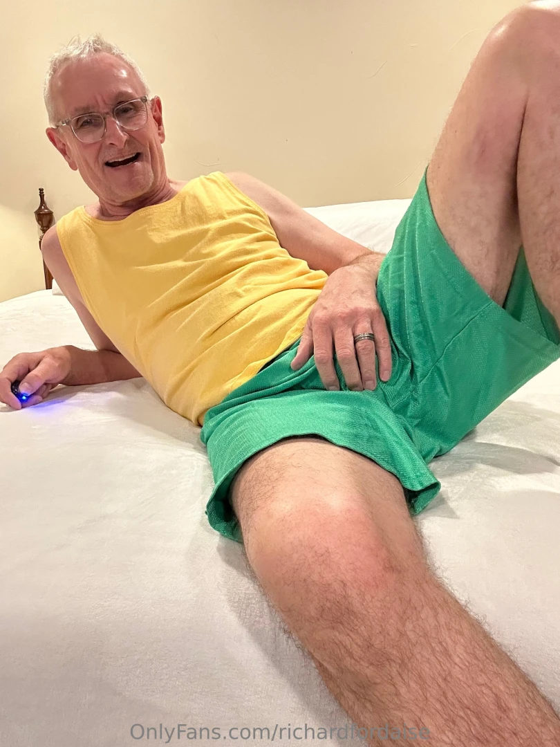 New pic vid set home from the gym and horny beating my meat and 
