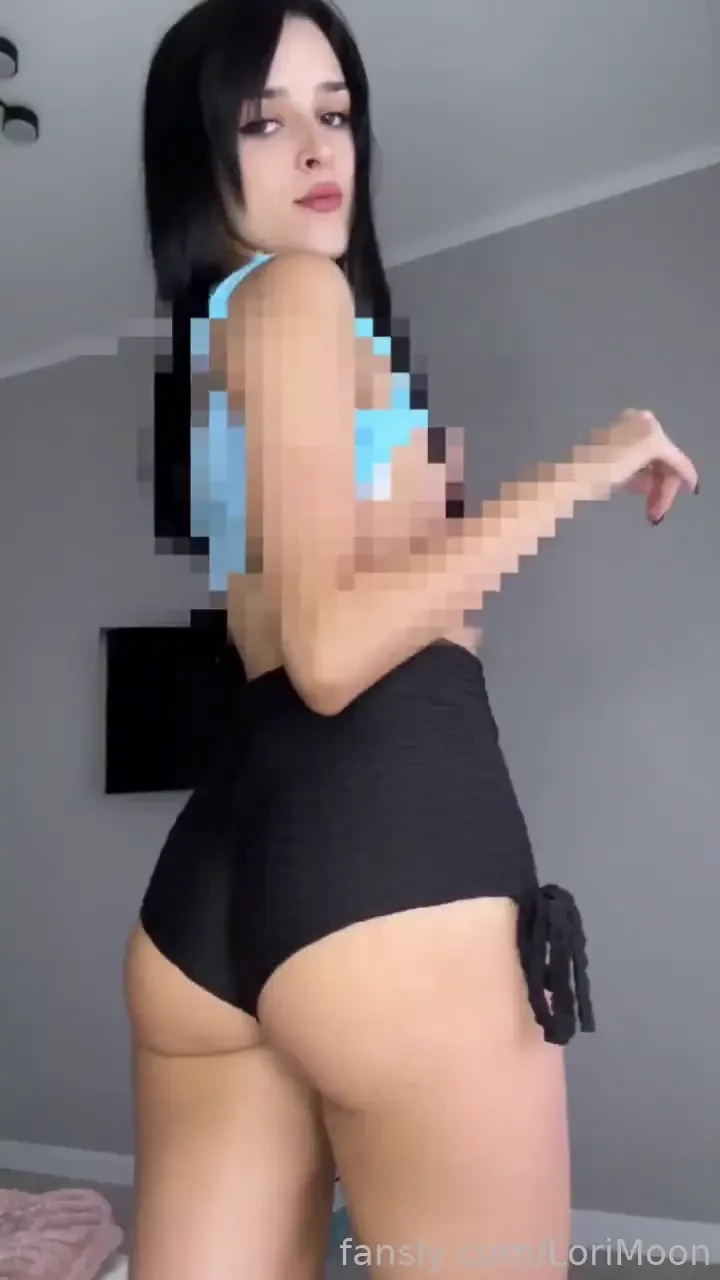 Do you like to see these buttocks shake bigass twerk shorts brunette 