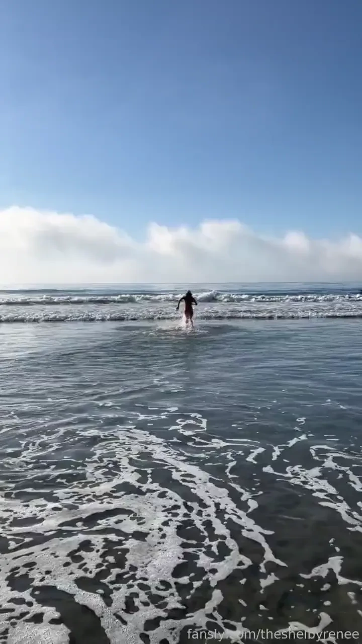Full naked run into the pacific tried to jump some waves too fyp 