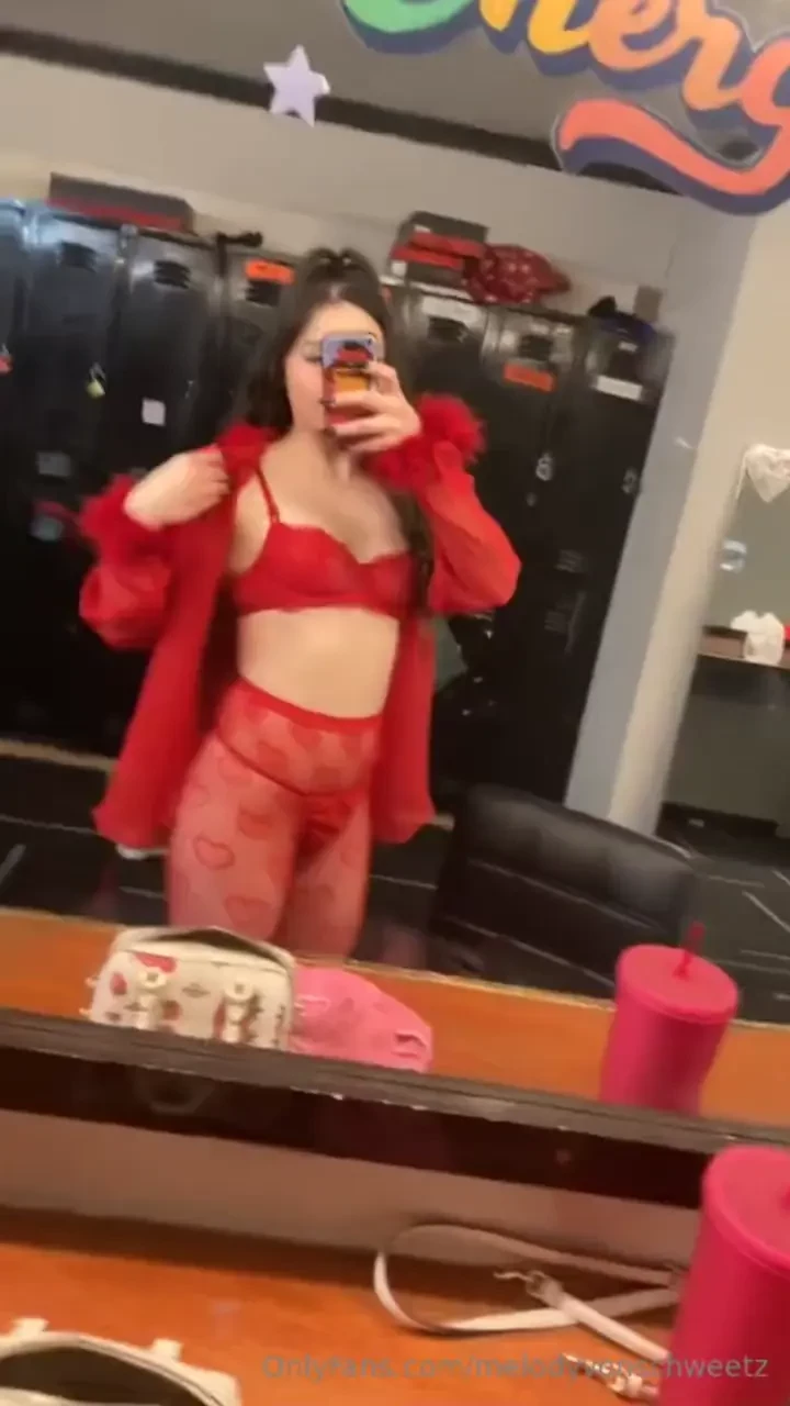 My outfit is so cuteeeeee 