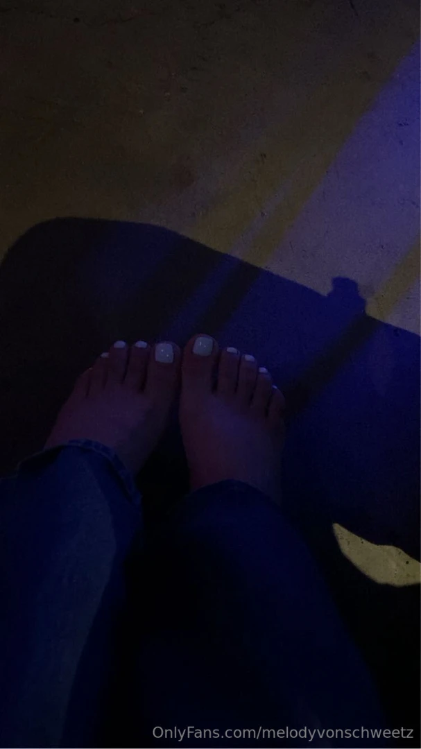 Don t my white toes turn you on 