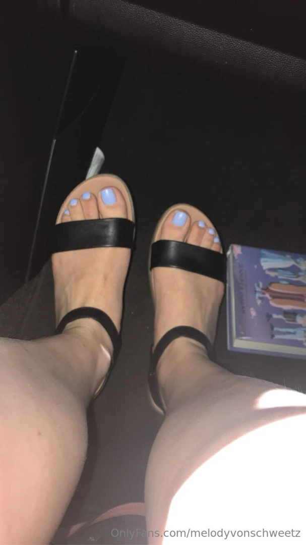 Blue toes a color i rarely do 