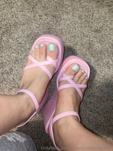 I m getting my toes done today what color do you suggest