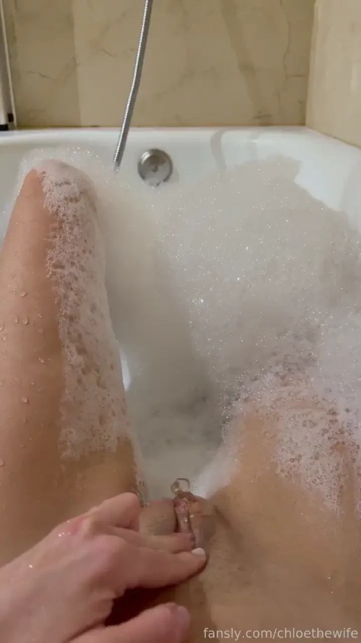 How about sharing a hot bath with wet chloe pee peeing piss pissing 