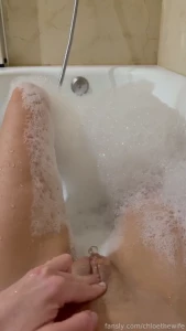 How about sharing a hot bath with wet chloe pee peeing piss pissing