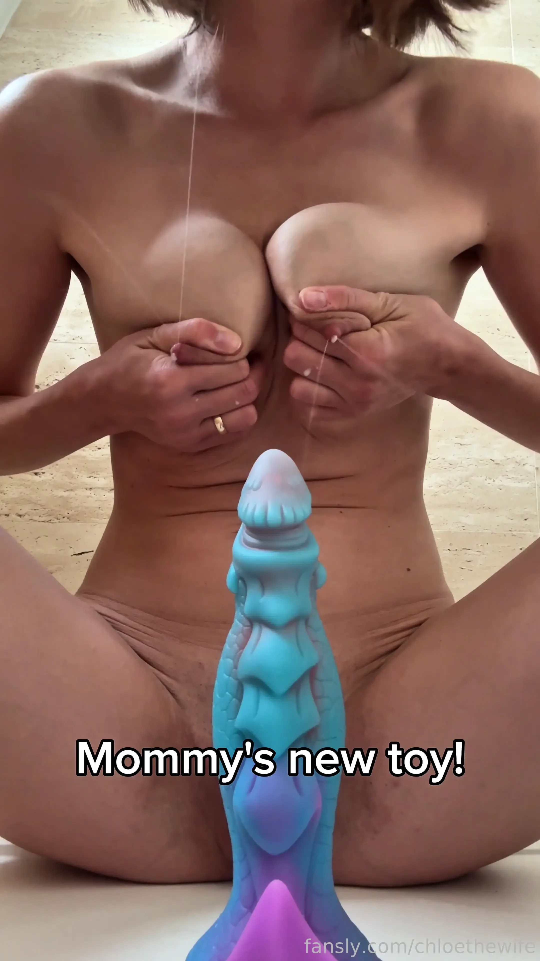Milf mom mommy lactation lactating milk fyp hotmom dragondildo dragon 