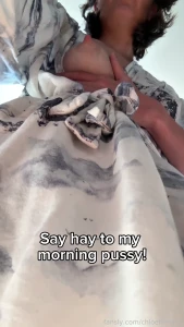 Milf fyp pussy reveal hairypussy mom hotmom closeup facesitting