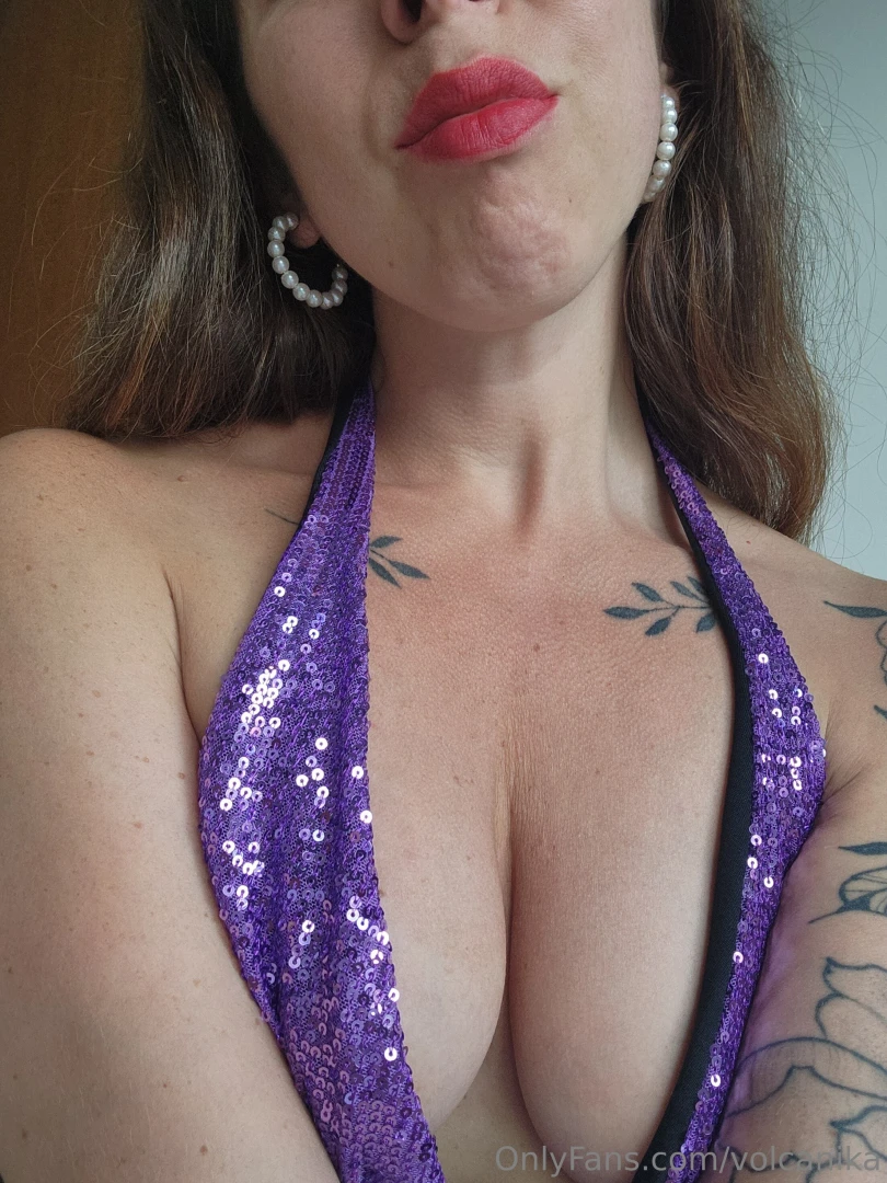 How much would you put in my neckline 