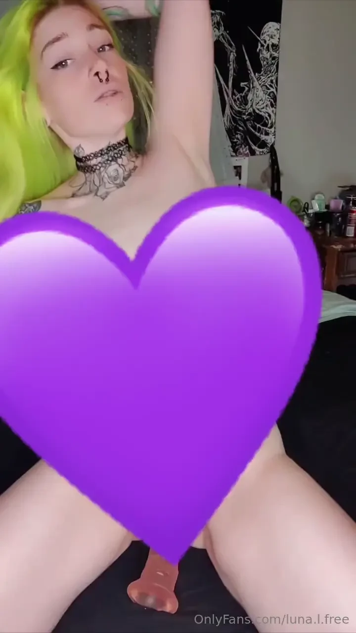 5 mins watch me finger my pussy then use this big dildo when i get 