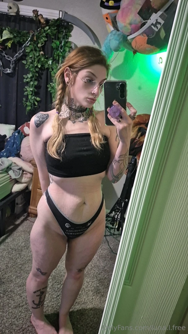 Wanna see how good i can stretch my tiny and cute asshole with such a 