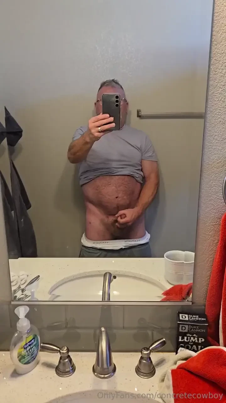 Just foolin around after doing my business 