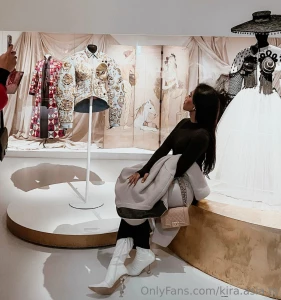 I m currently at a designer fashion show immersed in the world of