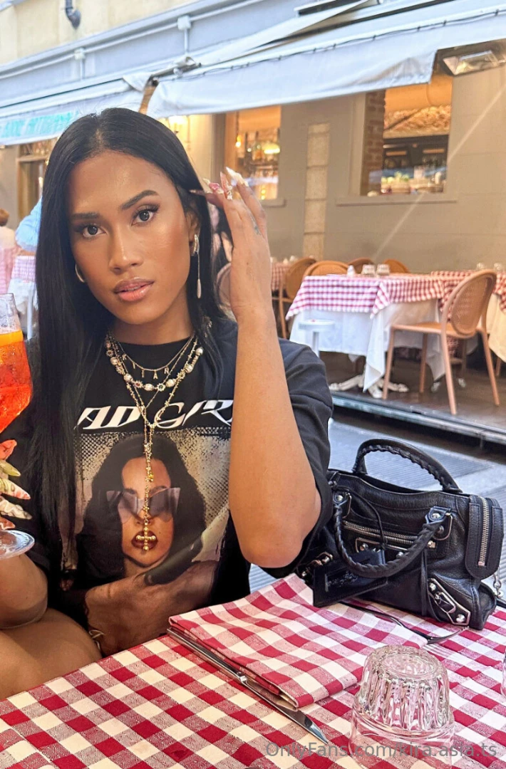 Kicking off these beautiful weekends with a glass of my favorite 