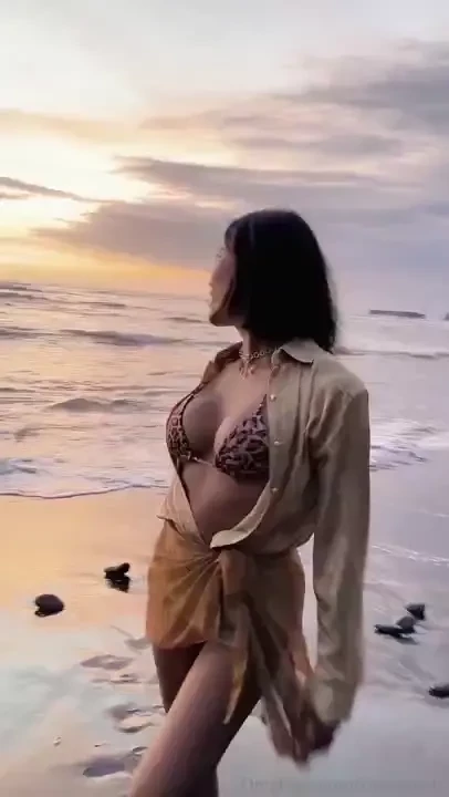 Capturing the romance of the sunset just soak in the moment with me 