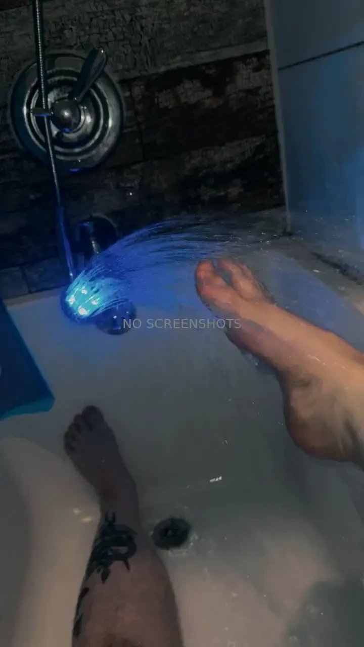 Little footsie water play 