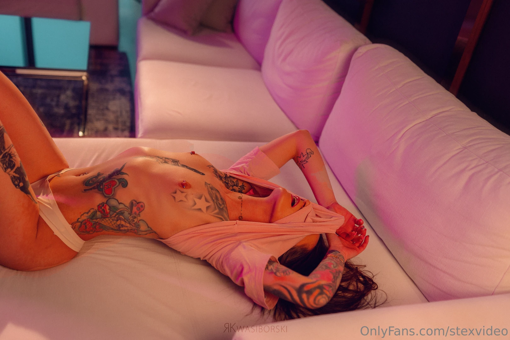 Set topless nude openlegs session nude topless openlegs touching 910 