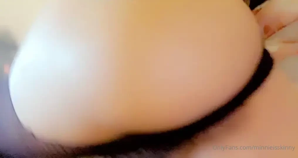 Come rub this lil booty 