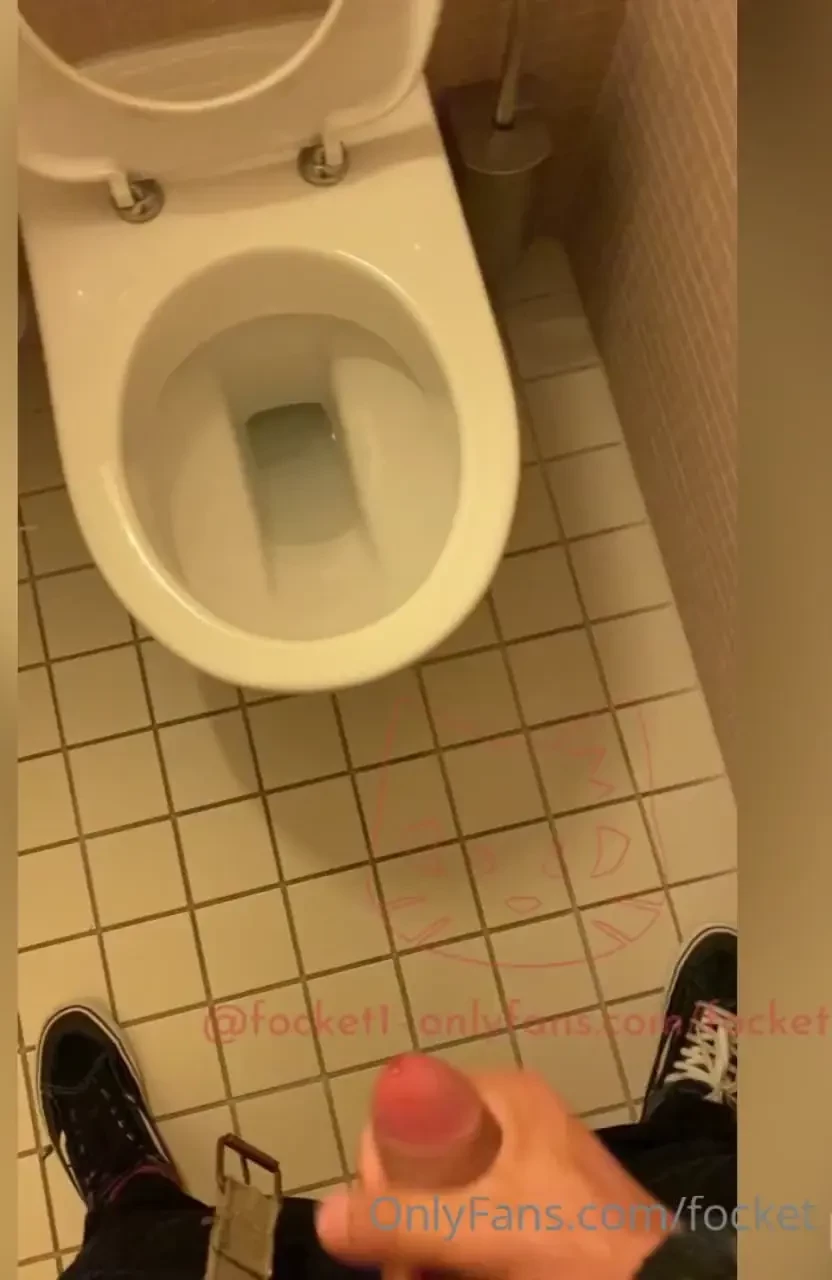 My boyfriend made me cum in a public bathroom this is the first time i 