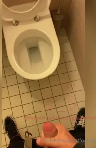 My boyfriend made me cum in a public bathroom this is the first time i