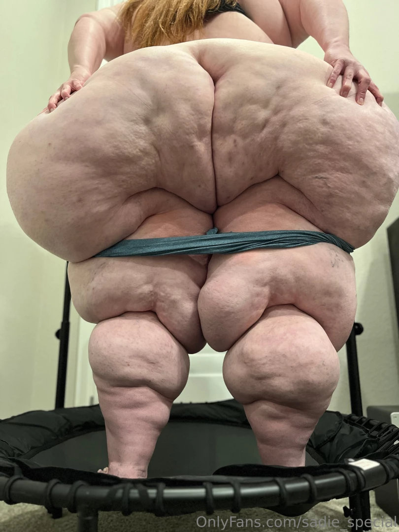 Tushy tuesday continues out of curiosity does my booty look wider than 