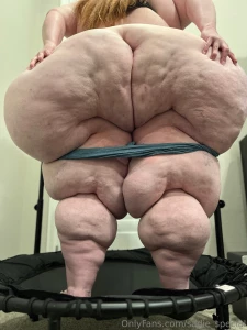 Tushy tuesday continues out of curiosity does my booty look wider than