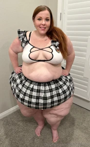 I don t fit the mold i break it and sit on it like a throne