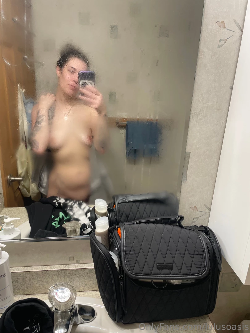 Foggy mirror selfie part 2 