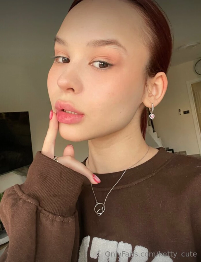 Snuggled in coziness i ve captured a sweet selfie in my brown 