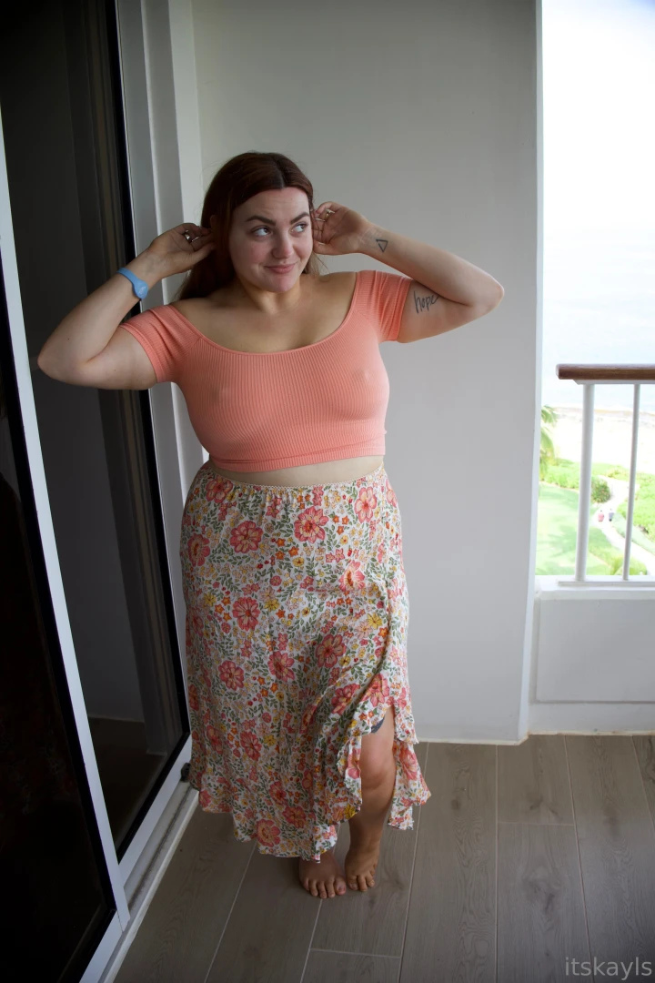 Dm me if you wanna see whats underneath 