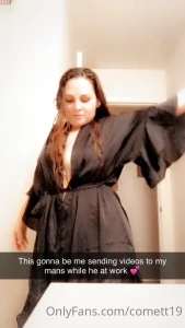 I be wildin but ima a queen so i like to pop my shit