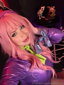 Want to see the cosplay video i have with this costume