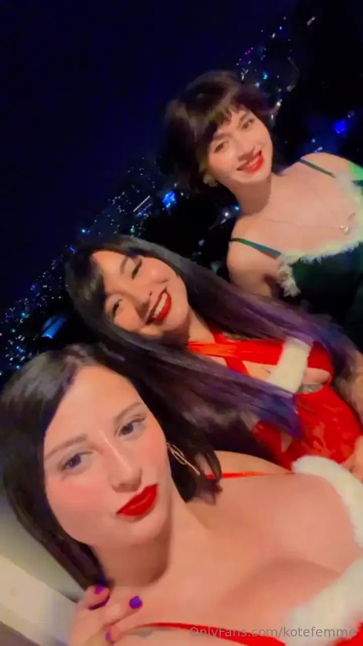 Ahora subir un rico tr o lesbico de navidad con mis amigas badvanne y 