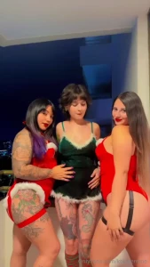 Ahora subir un rico tr o lesbico de navidad con mis amigas badvanne y part 1