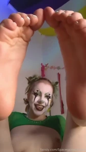 Trempettetheclown feet barefoot footfetish clownfeet gothfeet