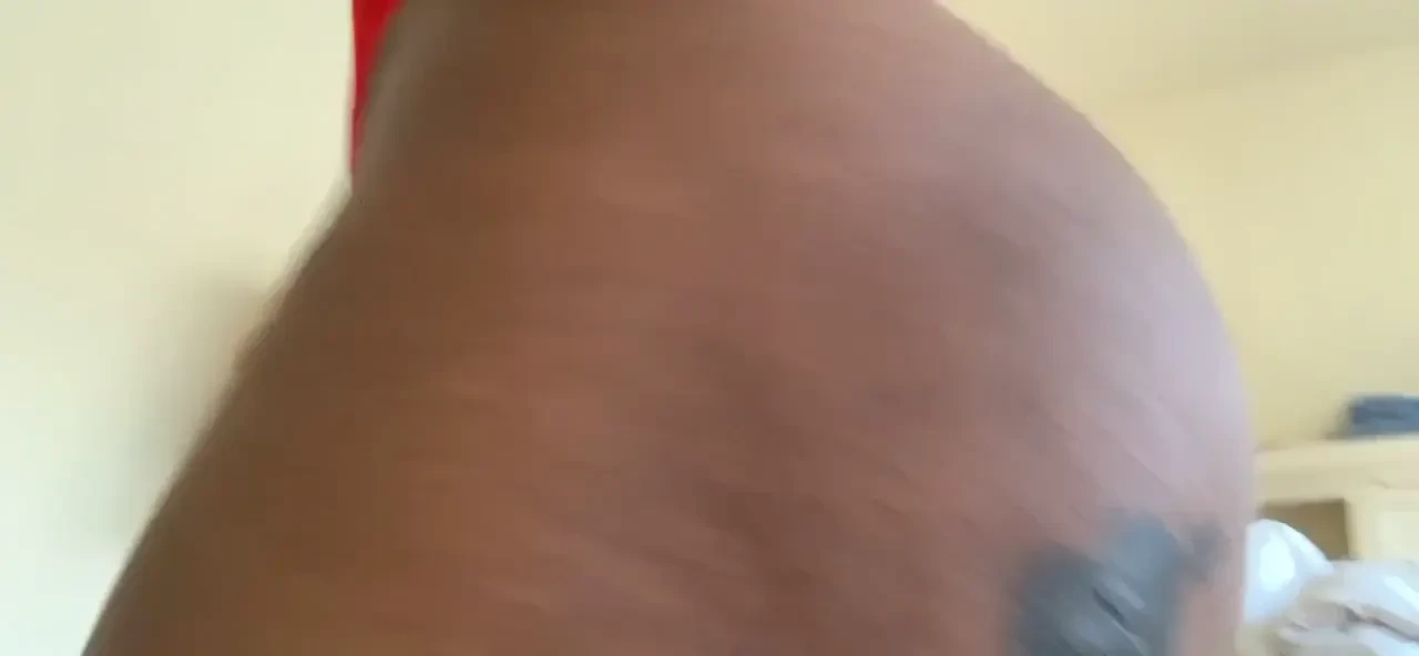 Like my bitches bad w a butt on em 