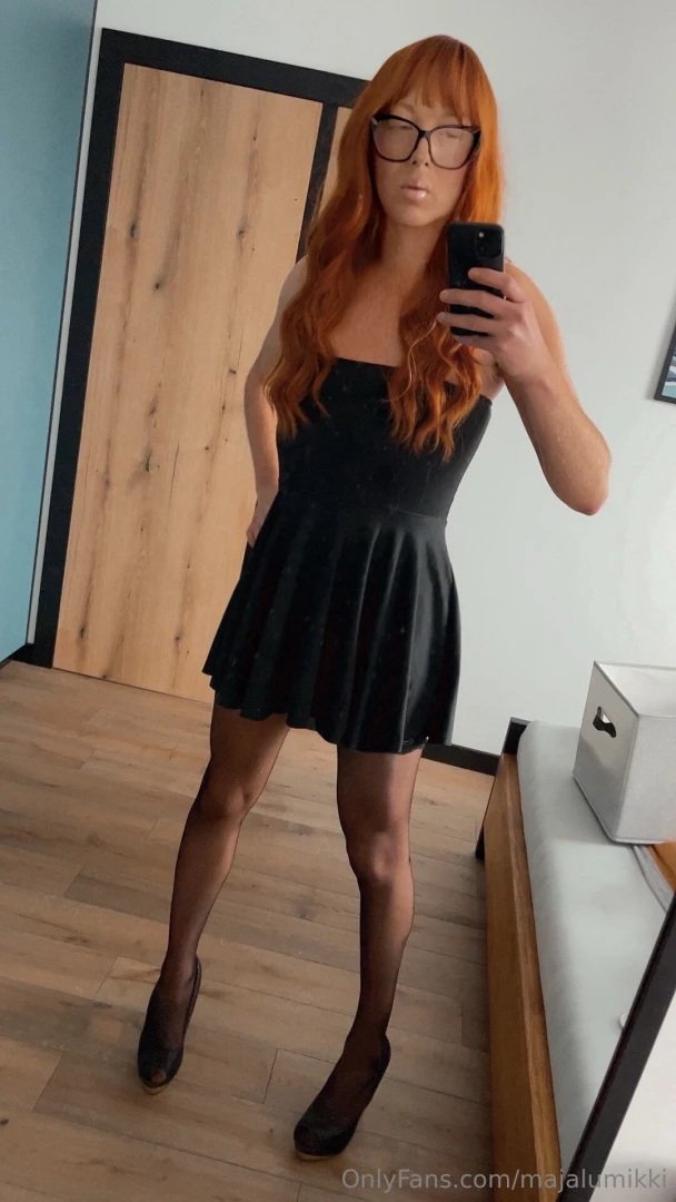 Do you prefer girls with stockings or bare legs 